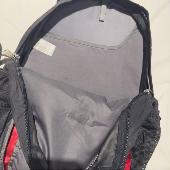 The North Face Recon Red Black Backpack Hiking School College Travel - Picture 3 of 10